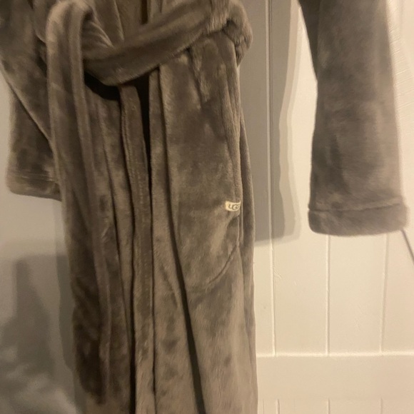 Cozy Gray Robe - Picture 2 of 3